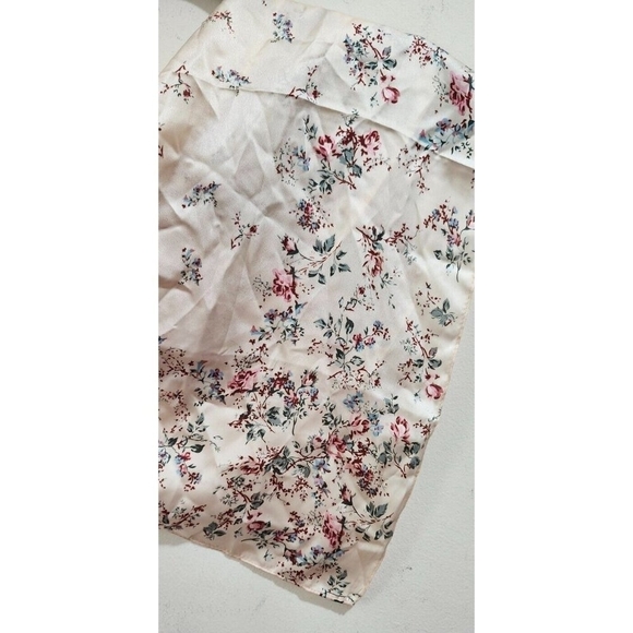 Women's Scarf Cream Red Floral Spring Scarf 27"/27" Square Polyester - Picture 4 of 10